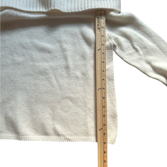 Old Navy Women’s So Soft Off The Shoulder Sweater Size XS - Picture 4 of 5